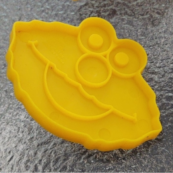 Wilton ELMO Sesame Street 6pc Cookie Cutters + Metal Cake Baking Pan Bundle Set - Picture 5 of 11